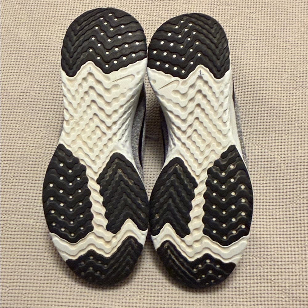 Nike Gray and Black Athletic Shoes - Picture 4 of 4